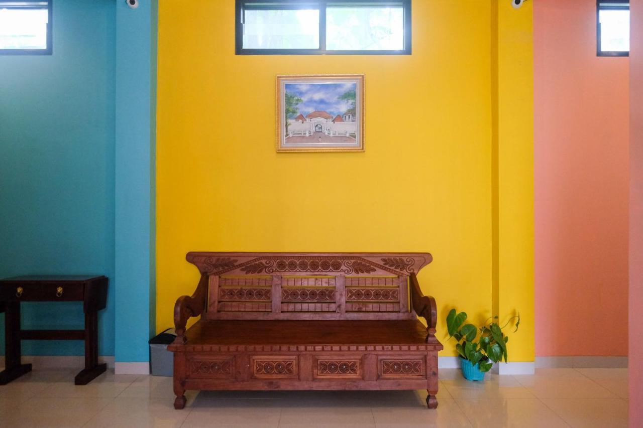 Sans Hotel Kumbang Yogyakarta By Reddoorz Exterior foto
