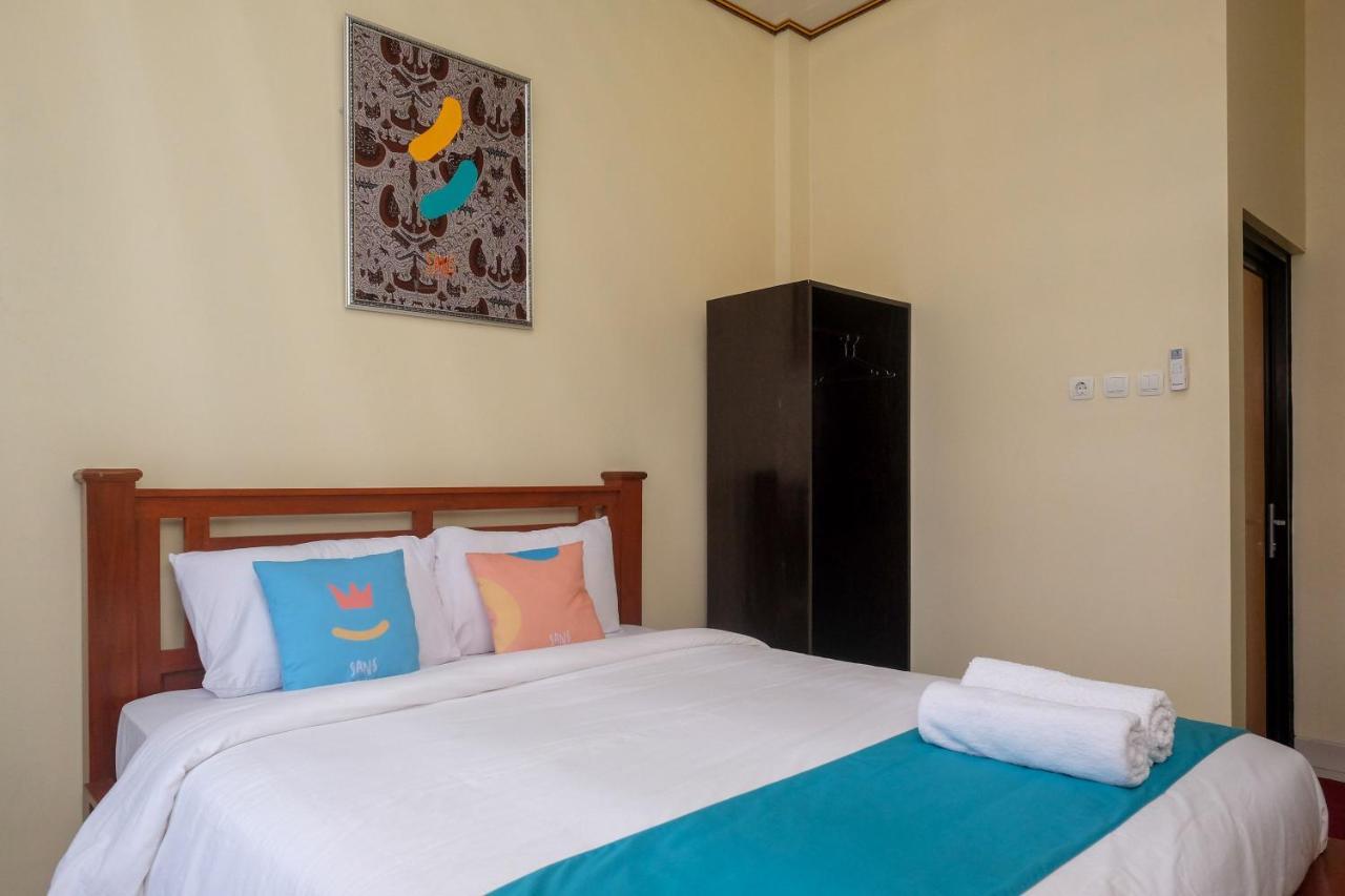 Sans Hotel Kumbang Yogyakarta By Reddoorz Exterior foto