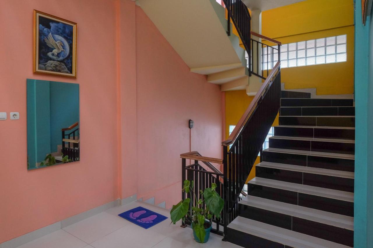 Sans Hotel Kumbang Yogyakarta By Reddoorz Exterior foto